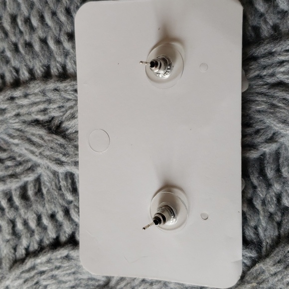 White Camilla Stud Earrings. New - Picture 9 of 9